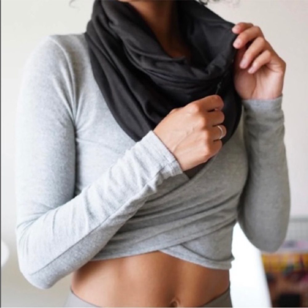 NWT Beyond Yoga Black Infinity Scarf With Hidden Pocket